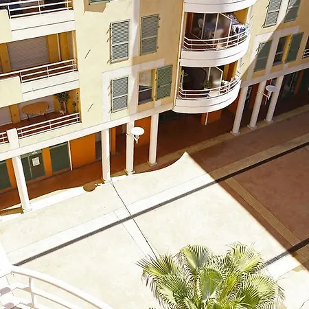 Appartement 3 personnes avec coin nuit avec terrasse et parking quartier du Port de Nice Appartement