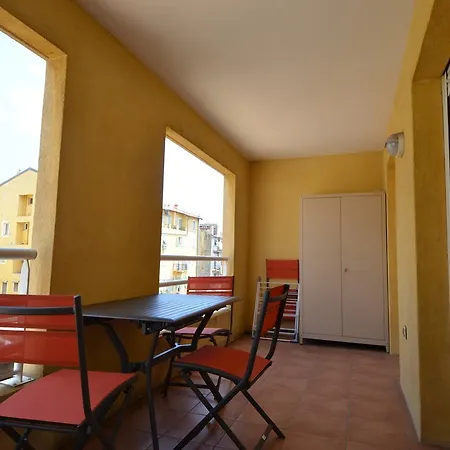 Appartement 3 personnes avec coin nuit avec terrasse et parking quartier du Port de Nice * Nice
