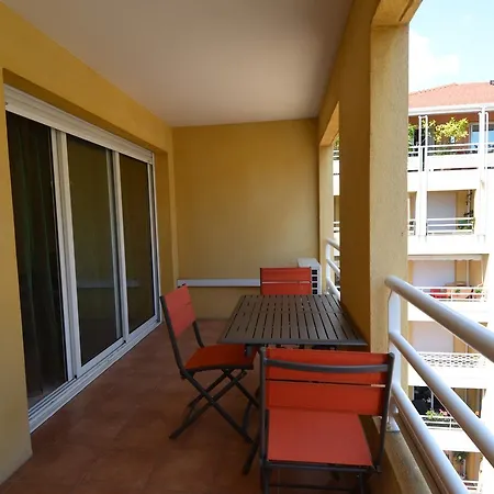 Appartement Appartement 3 personnes avec coin nuit avec terrasse et parking quartier du Port de Nice *
