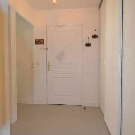 Appartement 3 personnes avec coin nuit avec terrasse et parking quartier du Port de Nice *