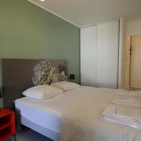 Appartement 3 Personnes Avec Coin Nuit Avec Terrasse Et Parking Quartier Du Port De Nice * Nizza