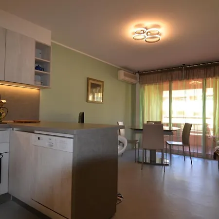 Appartement 3 Personnes Avec Coin Nuit Avec Terrasse Et Parking Quartier Du Port De Nice Lägenhet